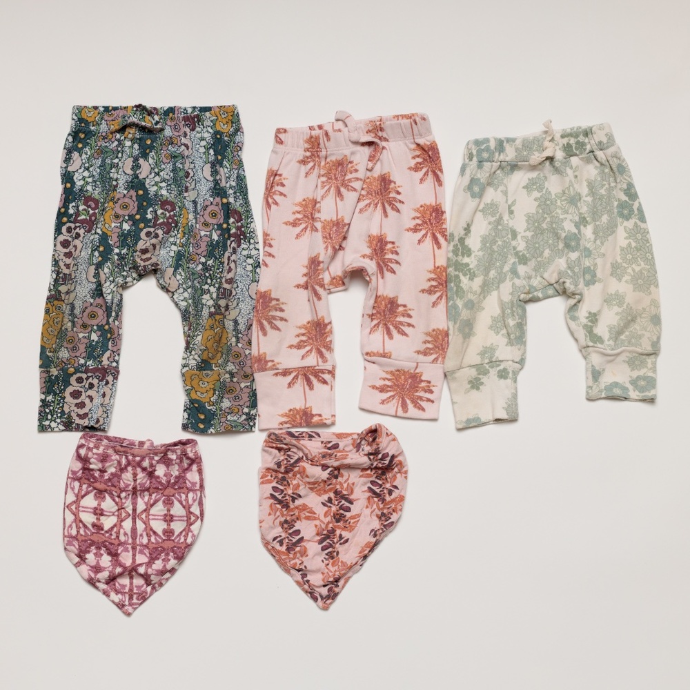 Kate Quinn Baby Bundle Pants and Bibs 6-12 months